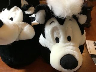Warner Bros Studio - Pepe Le Pew Plush Slippers - Large,  Size 9/10 - Dated 1997 - 2
