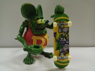 4 " Red Rat Fink Big " Daddy " Ed Roth With Skateboard 83 Figure No Box