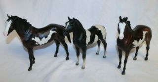 3 Set Breyer Classics Twin Paint Horses Bald Face & Black & White Paint Stallion