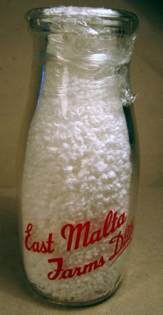 Vintage East Malta Farms Dairy Applied Red Label Glass Milk Bottle 1/2 Pint Size
