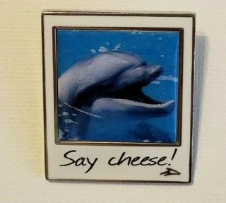 Seaworld Pin Limited Edition Ambassadors Dolphin Say Cheese Photo Rare Ret