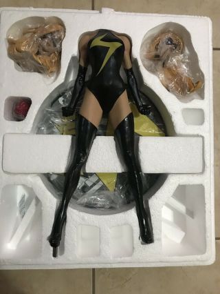 Sideshow Collectibles Ms.  Marvel Premium Format Statue Exclusive 4