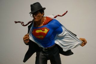 Clark Kent Superman Xtreem Sculptures 1:4 Statue