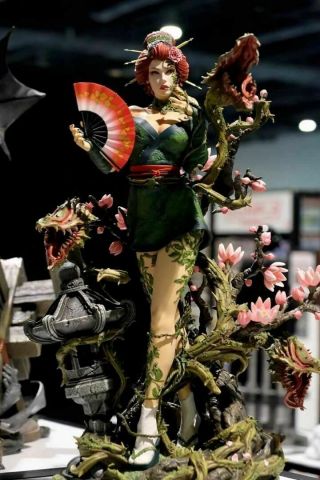 XM Studios Poison Ivy 1/4 Scale Statue Nt Sideshow NIB Factory in hand 4