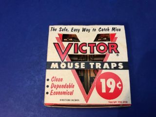 Vintage 1955 Victor Mouse Traps 2 Pack Wooden 4” X 2” Each