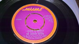 The Jackson Sisters - I Believe In Miracles - Mums - Uk - S Mum 1829 - Year 1973