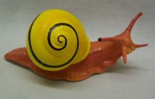 White Lipped Snail 4 " Safari Ltd.  Plastic Figurine Figure Toy 2007