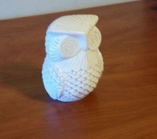 Vintage White Owl Sculpted Figurine/paperweight With Wide Bright Eyes 4.  5” Tall