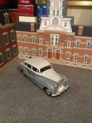 Dinky Toy 150 Rolls Royce " Silver Wraith ",  Masterful Repaint,