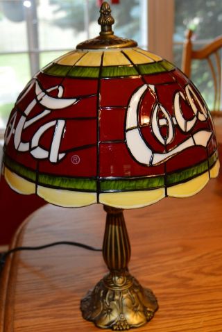 16 Inch Tiffany Style Coca - Cola Stained Glass Plastic Table Lamp 2002 B199574 2