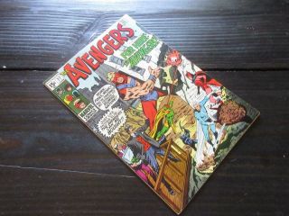 Avengers 77 - Near 9.  2 Nm - Captain America Iron Man Vision Marvel 1970
