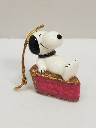 Rare Vintage Peanuts Snoopy Ceramic Christmas Ornament Pie