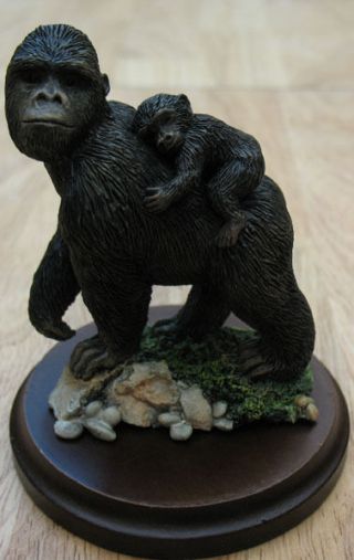 Country Artists Gorilla With Baby Figurine,  Item 2141