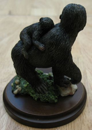 COUNTRY ARTISTS GORILLA WITH BABY FIGURINE,  ITEM 2141 2