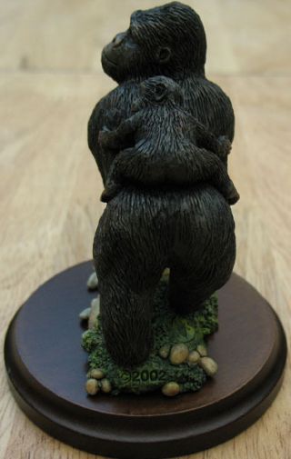 COUNTRY ARTISTS GORILLA WITH BABY FIGURINE,  ITEM 2141 4