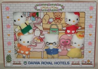 Hello Kitty Daiwa Loyal Hotels Families Family Mascot Plush Doll Set Sanrio 2006