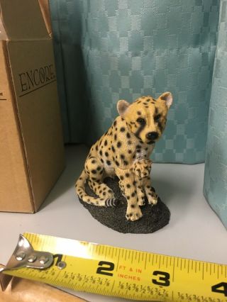 Living Stone Cheetah With Baby Figurine