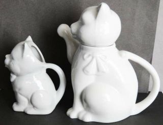 Vintage Delightful Two Cup White Porcelain Cat Tea Pot Cat Creamer Set China