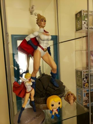 Power Girl Exclusive Premium Format Statue Sideshow Collectibles