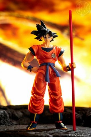 S.  H.  Figuarts Goku A Saiyan Raised On Earth And SDCC Power Pole 3
