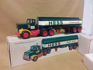 VINTAGE 1977 HESS FUEL OILS TRUCK TOY TANKER W/ BOX,  Instructions 3