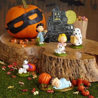 Dept 56 Peanuts Halloween Snoopy Linus Lucy Sally Haunted House Set Of 6