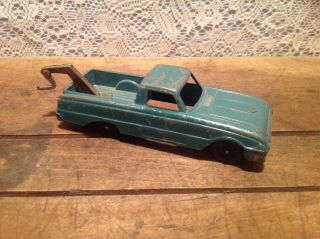 Hubley 403 Die Cast Ford Ranchero Tow Truck - An Car With Green Paint