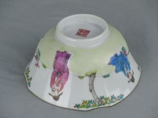 A CHINESE PORCELAIN FAMILLE ROSE BOWL 19TH CENTURY DAOGUANG MARK AND PERIOD 10