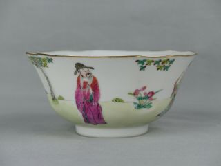 A CHINESE PORCELAIN FAMILLE ROSE BOWL 19TH CENTURY DAOGUANG MARK AND PERIOD 3