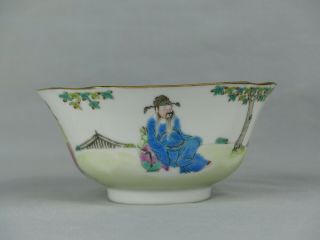 A CHINESE PORCELAIN FAMILLE ROSE BOWL 19TH CENTURY DAOGUANG MARK AND PERIOD 4