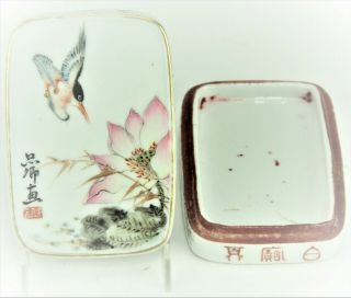 A Chinese Famille Rose Porcelain Box 2