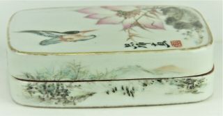 A Chinese Famille Rose Porcelain Box 5