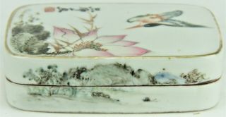A Chinese Famille Rose Porcelain Box 7