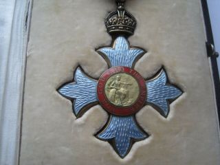 COMMANDER OF THE MOST ORDER OF THE BRITISH EMPIRE,  GARRARD & CO,  C.  B.  E 3