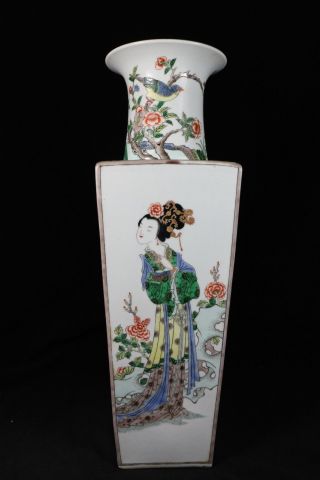 Chinese Wu - Cai Porcelain Vase
