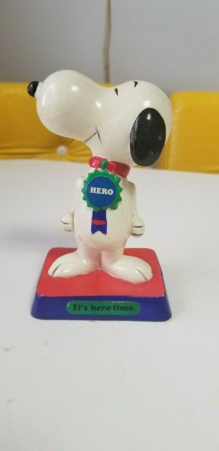 Vintage 1971 Snoopy Peanuts " Its Hero Time " Statue Hero Trophy