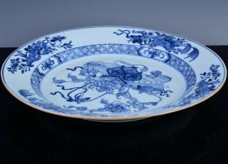 LARGE 18THC CHINESE QIANLONG BLUE & WHITE PRECIOUS OBJECTS CHARGER PLATE 5