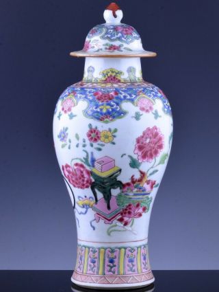 Very Fine 18thc Chinese Qianlong Famille Rose Imperial Precious Objects Vase