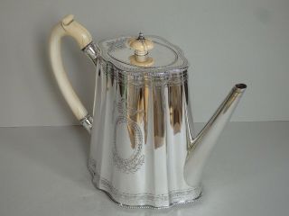 MAGNIFICENT VICTORIAN STERLING SILVER COFFEE POT - LONDON 1871 - 728g 2