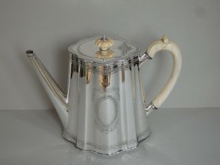 MAGNIFICENT VICTORIAN STERLING SILVER COFFEE POT - LONDON 1871 - 728g 5
