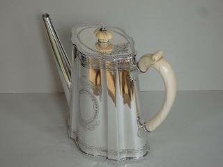 MAGNIFICENT VICTORIAN STERLING SILVER COFFEE POT - LONDON 1871 - 728g 6