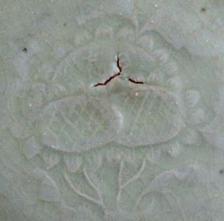 RARE 14/15THC CHINESE MING DYNASTY LONGQUAN CELADON GLAZED CARVED LOTUS PLATE 3