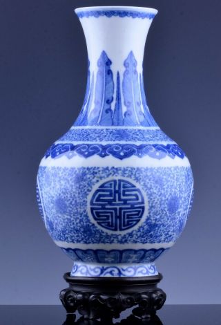 Superbly Detailed Antique Chinese Blue White Lotus Bottle Vase Qianlong Marks