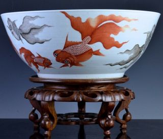 HUGE EARLY 19THC CHINESE ORANGE CORAL & GRISAILLE GOLDFISH & BATS PUNCH BOWL 4