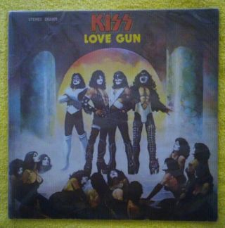 Kiss.  Love Gun Lp Press In Colombia.  Mötley Crüe