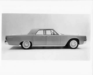 1961 Lincoln Continental Press Photo 0028