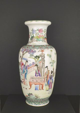 A PERFECT LARGE CHINESE PORCELAIN VASE WITH KANGXI MARK 2