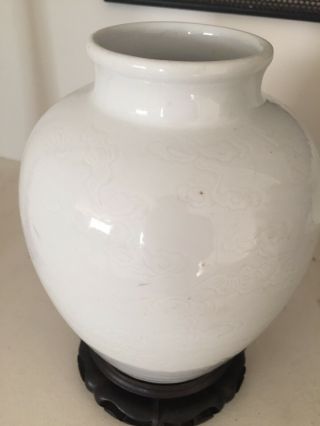 Vintage White Ornamental Chinese Porcelain Urn Jar With Hand Carved Wind Pattern 7