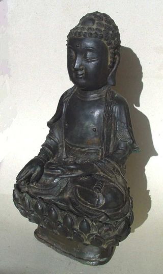 Large Ming dynasty bronze figure of Buddha 2