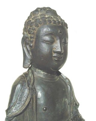 Large Ming dynasty bronze figure of Buddha 3